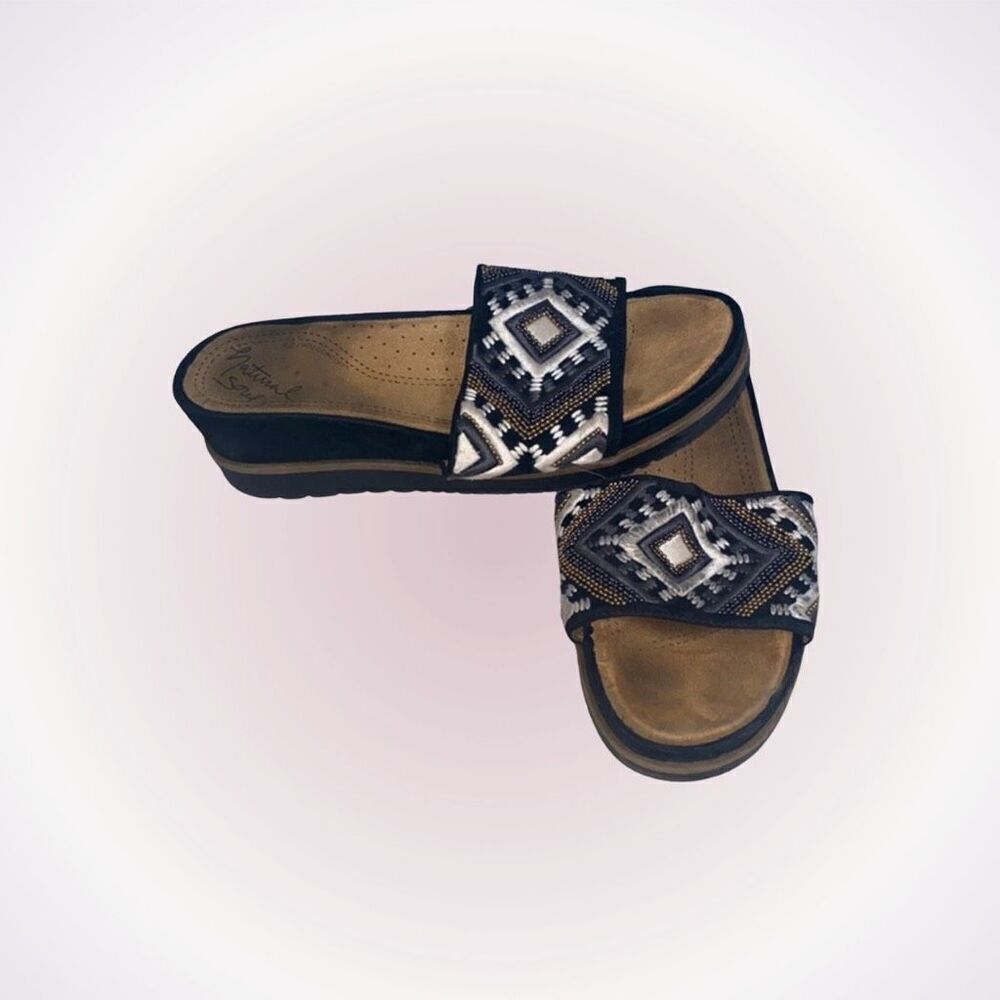 Natural Soul embroidered platform slide on sandals | Sz 9